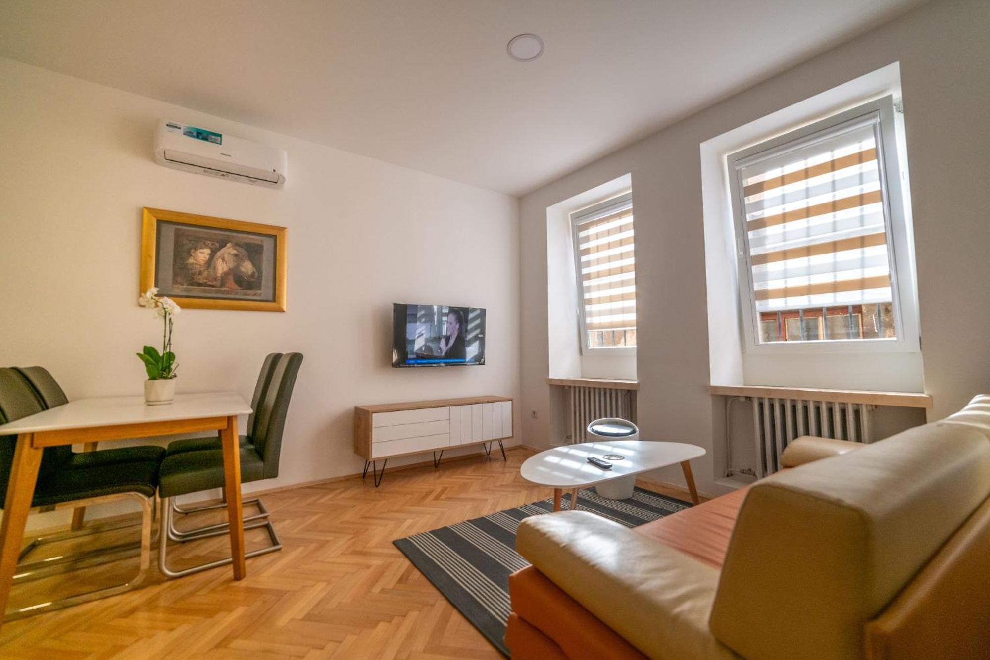 Four Seasons Apartament *