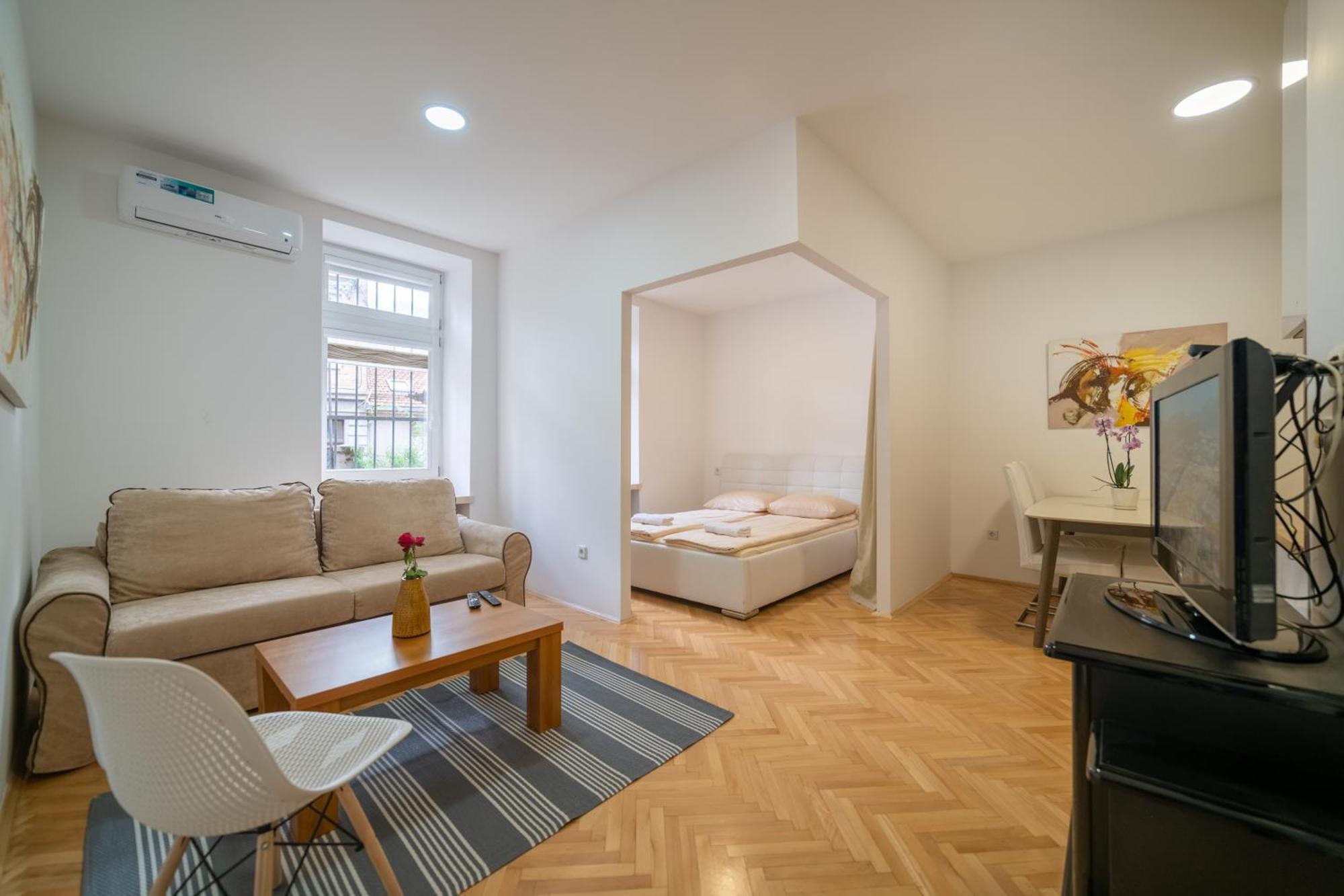 Four Seasons Apartament